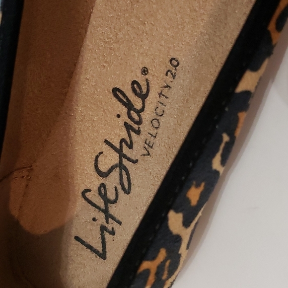 LIFE STRIDE, Leopard Print Slip-On Flat Shoes, Women's Size: 6.5, $29 - Picture 7 of 8